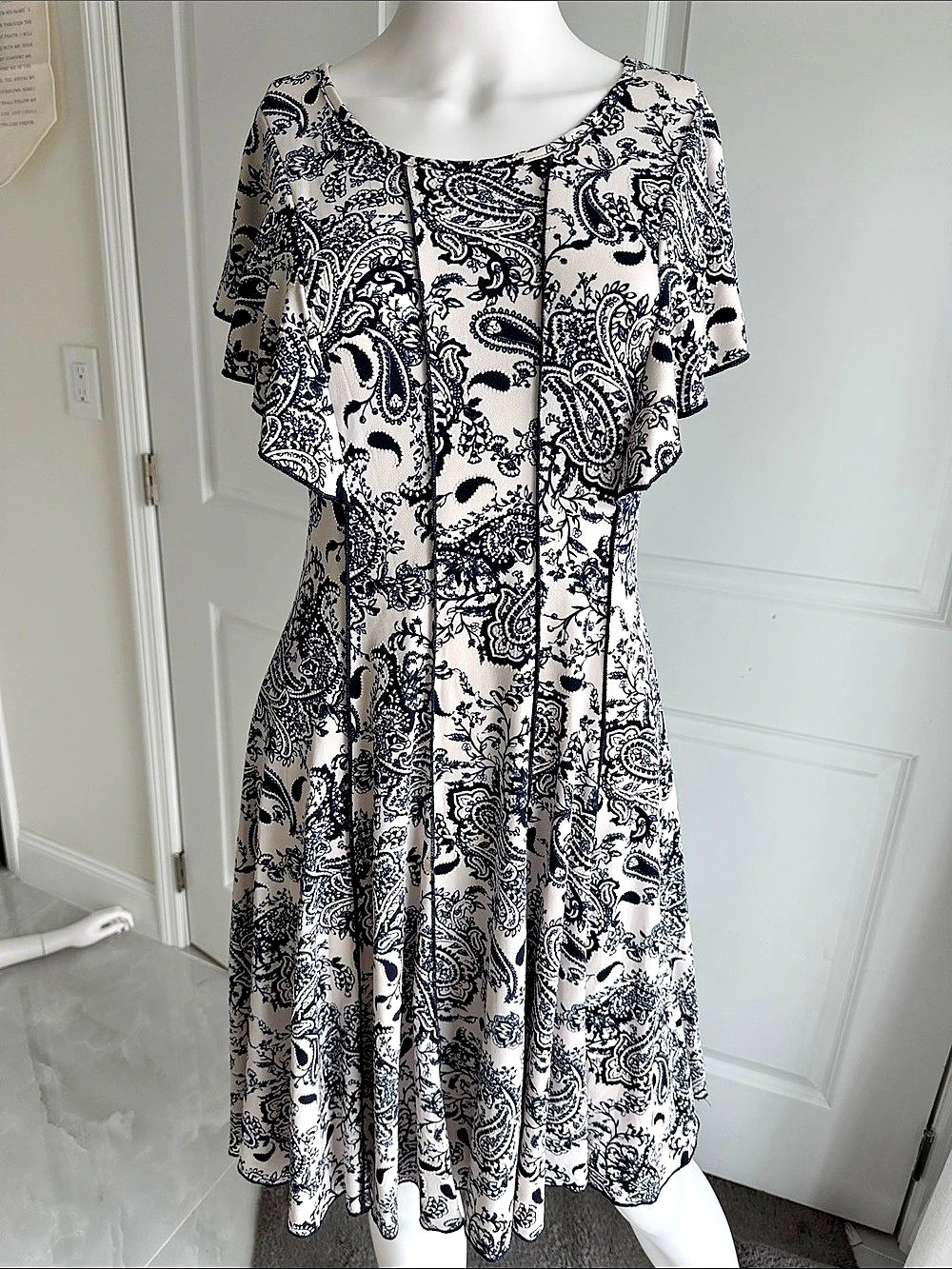 Sami & Jo Paisley Midi Dress in White & Blue Like New